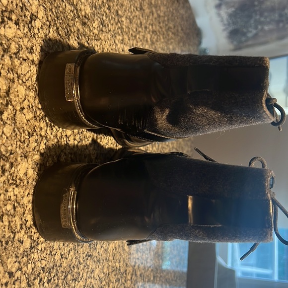 Burberry, flat ankle boots, black leather gray flannel uppers 40 Italian - Picture 7 of 7